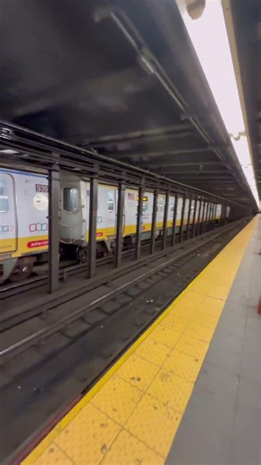 R160 Zoho 3 (E) Entering 34th street- Penn Station #nyc #automobile #nycta #train