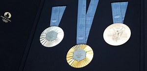 1% ouro e pedaço da Torre Eiffel: do que são as medalhas, alvo de críticas?