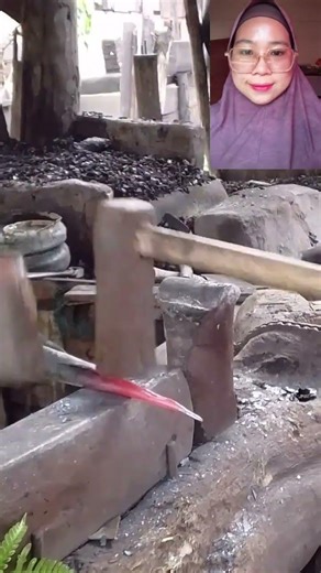 the process of forming agricultural tools with extraordinary skills using traditional techniques