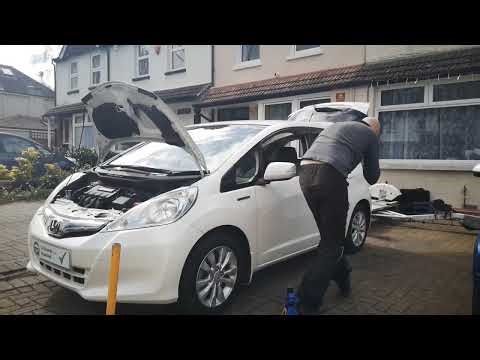 How to Use a Paint Thickness Gauge to Check Car Bodywork for Accident Damage