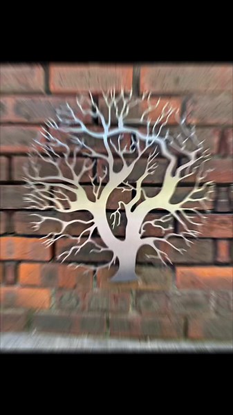 Tree of life sculpture. This eye-catching piece features a beautifully crafted tree with leafless branches, all made from high-quality metal with a sleek, silver finish. It’s a perfect blend of modern elegance and timeless charm. #treeoflife #gift #metaltree #oak