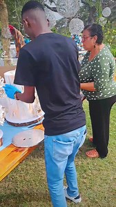 As you may know by now that setting up cake is one of my favourite moments. I love seeing the hard work, long hours of baking and decorating put together for presentation. | Austin's Cakes