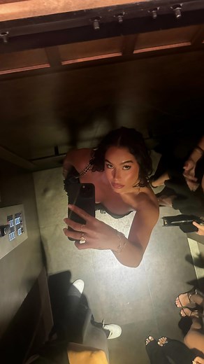 E | ella está de vuelta 🖤✨ | Instagram