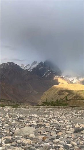 Uff this view of Hunza 🌹❤️🏔️😍🇵🇰 #mountainswiev #nature #beautful #travel #trendingshorts