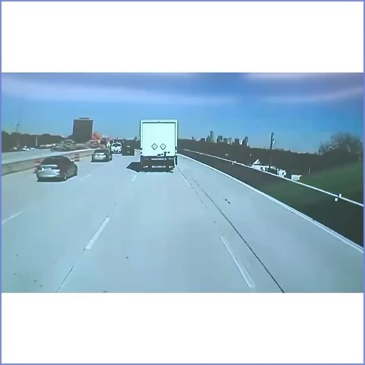 Lyrical Mediaz on Instagram: "Prosecutors have released new footage of rapper Mo3 being sh*t at and chased by an alleged h*tman in the middle of I-35 in Dallas in 2020. Fellow rapper Yella Beezy allegedly paid White to k*ll Mo3. 😳🙏💔 #explore #explorepage #viral #tredning"