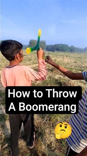 Teaching a Kid how to Throw a Boomerang! #youtubeshorts #boomrang