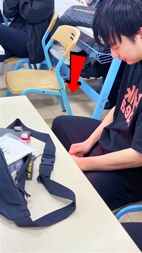 The boy set fire to his teacher and gave him flowers.