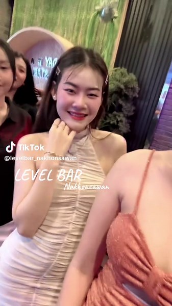 วิดีโอของ Level Bar นครสวรรค์ (@levelbar_nakhonsawan) พร้อมเพลง เสียงต้นฉบับ - Siriหัวเห็ด