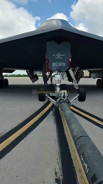 The Aviation Expert's Guide to Mastering B-2 Spirit Landings