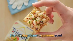 Winter is here! So let’s start the countdown to spring with a comforting caramelized onion and white bean snack on a TRISCUIT cracker. | Triscuit