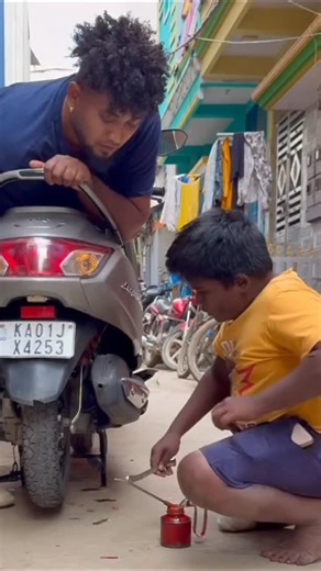 shantha on Instagram: "Garage repair or phone repair 🤣#reelsviral #viralreels #viral #trendingreels #aamavaatroll #comedyreels"