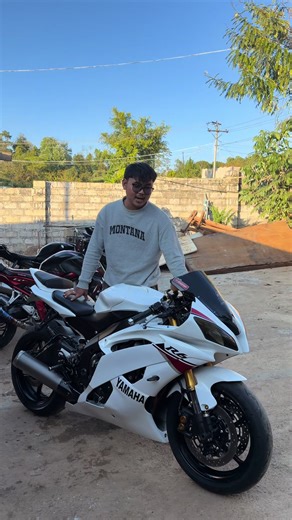 YAMAHA R6 2011 ရောင်းရဖို့ပါ