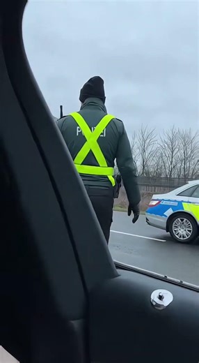German police stop car without license plates – then comes the surprise