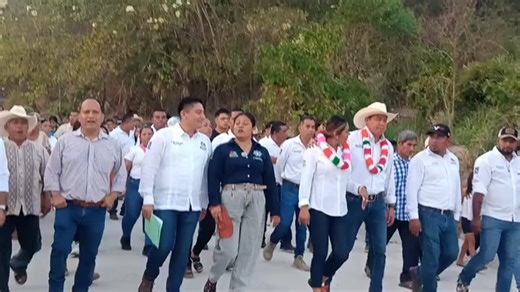 🟢 Pavimentación a base de concreto hidráulico de la carretera hacia la Agencia de Bajos de Coyula. | Códices Oaxaca