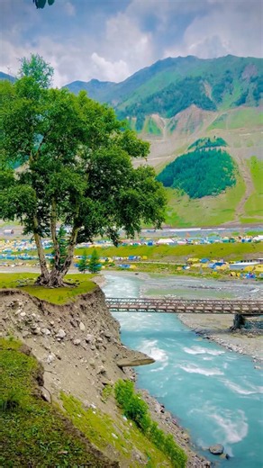 Feel this vibe #naturelovers #summertime #summervibes2026 #kashmirvalley #jannatkashmir #mountain