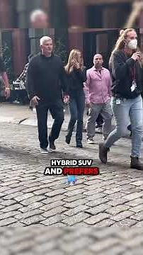 why does billionaire Jennifer Anistonnot have a bed in her bedroom