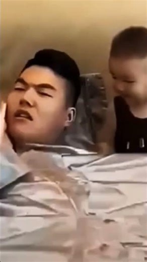 He Saw this Dwarf Man Slapping Him