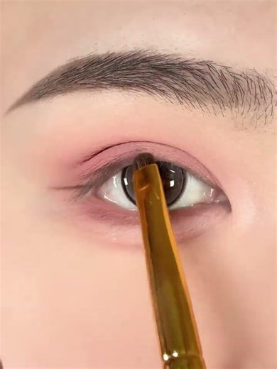 Learn Eye Makeup for Beginners