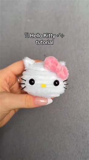 Handcrafted Pipe Cleaner Flower Gifts 💐 on Instagram: "No pressure to be perfect — just creating for the sake of feeling calm. Pipe cleaner therapy is real 🧶✨ 🛍 Shop the DIY set and start creating your quiet moments today. 🌐: elleblooming.com ––– All handcrafted flower bouquets and frames made of pipe cleaner flowers by ELLE BLOOMING 💐 #handcrafted #pipecleaners #gifts #bouquet #diy #lovegifts #flowers #handmadeflowers #fuzzy #handmadeflower"