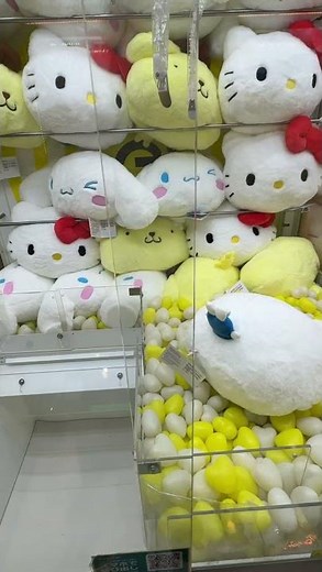(Japan) Save the Hello Kitty at claw machine shop クレームゲームの失敗例 ハローキティ
