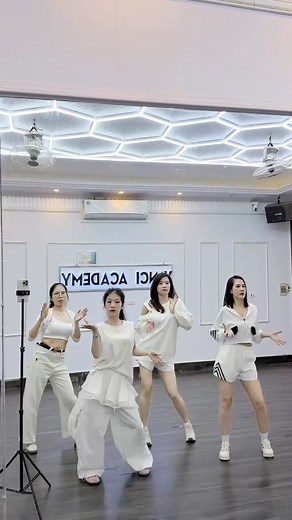 Những gì chưa làm được khi còn trẻ thì ta sẽ thực hiện khi về già 🤣 #enhanshowtugio | Pham My