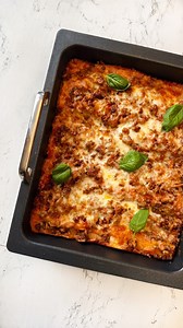 Cannelloni with Cheese & Ground Beef Creamy, cheesy, and flavorful cannelloni baked in a rich tomato garlic sauce with perfectly seasoned ground beef 🍅🫔 ✨Ingredients 20 cannelloni For the filling: 350g ricotta 200g cream cheese 100–150g shredded mozzarella 50g grated Parmesan Fresh basil leaves Salt Pepper For the tomato sauce: 2 tbsp butter 6 crushed garlic cloves 100–150g crushed tomatoes 200ml soy cream 1 glass water Paprika (1 tbsp) Onion powder (1 tsp) Dried oregano (1 tsp) Salt (½ tsp) P