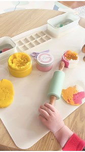 Paw patrol has been becoming a bigger and bigger part of our morning and I really want to try and cut back on it a bit 🙈 Been listening to a new parenting podcast that touched on screen time and the important of replacing it with something else fun rather than focussing on the ‘no’. Rolling out the playdough mat is perfect for this because it also means we start the day with sensory play- hello emotion regulation! 👋🏻 ☀️As always our playdough is Play Sense dough from @thekidcaveau ☀️Silicone 