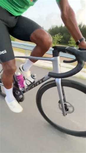 Giant TCR Advanced Pro 0 Di2 Mercury Giant Bicycles Jadian Neaves - 🚲 Total Compact Road Bicycle (TCR) Superlight, ultra-efficient and rides like a dream. This well-rounded race bike blends industry-leading composite frame engineering with fully integrated components to help you climb, corner and descend with astonishing speed and sublime road handling. Frame Advanced-Grade Composite, 12x142mm thru-axle, disc Groupset Shimano Ultegra 8150 Di2 2x12 Crankset Shimano Ultegra with Giant Power Pro p