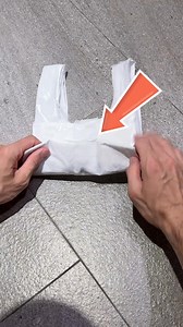 Turn a plastic bag into a gift bag #green #sustainable #environment #gift #game #eco #creativity | 拆書人