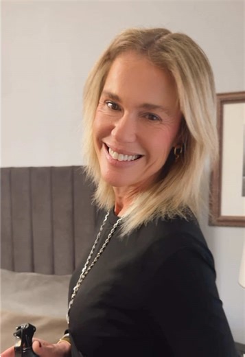 HACÉ TU CAMA EN MENOS DE 5 MINUTOS! Hace muchos años adopté la funda Nórdica y es lo más! Qué es? Una funda en la que introducimos un relleno (colcha, acolchado, plumón o edredón). Esto es lo más calentito y liviano del mundo! Hacer la cama es simplemente sacudir y estirar la sábana ajustable, (ventilar) y colocar por encima la funda y las almohadas! Esta funda (que puede ser con cierre o botones), la quitamos y lavamos (como las sábanas), una vez a la semana o cada 15 días. De esta manera el ac