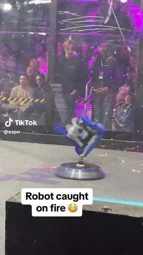 #battlebots #robot #battle #fight #fire (@NHRL - Robot Combat League)