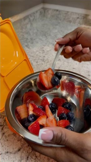 📌 Keeping my girl’s lunch light + fresh on our all-day outing 🤍 ​⁠with ‪@omielifeinc‬