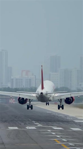 Avianca Crosswind landing on runway 9 in Miami #shortvideo #planespottinglfpo #aviation