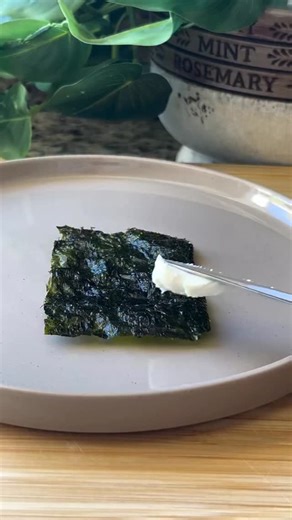 Jenna Ewing on Instagram: "Follow @sometimes_healthy_jrae for more easy recipes. The Ultimate Seaweed Wrap Ingredients: 2–3 sheets roasted seaweed (nori) 2 tbsp cream cheese (whipped or softened) 1 small can salmon (drained) ¼ cup cooked white or jasmine rice (optional for texture) ½ avocado, sliced 1 fresh jalapeño, thinly sliced 1 tbsp mayo Sriracha, to taste (plus extra for topping) #macros #recipe #seaweed #salmon #seaweedwrap"