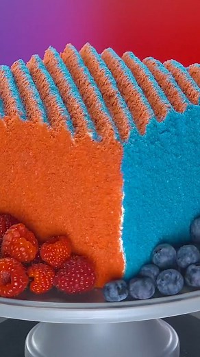 Once you try this color-changing cake, you won't be able to believe your eyes – or your mouth! 🍰🫐🤯 | #scrumdiddlyumptious #food #recipe #cake #cakeart #foodart #opticalillusion #magiccake 📌 RECIPE: www.scrumdiddlyumptious.com/color-changing-cake | Scrumdiddlyumptious