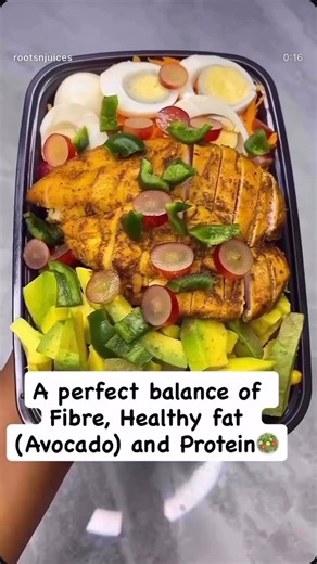 Healthyfood ,Detox plans, Salads, Juices in Port Harcourt on Instagram: "The perfecf combination of protein, fibre and healthy fat(avocados) A WELL BALANCED SALAD 🥗 . Whether you’re looking at adding more vegetables in your daily diet, or ditching Soda for Cold pressed Juices, Let’s be your wellness partner💚👫 On the Menu ▪️Greek yoghurt ▪️Parfaits ▪️Grilled chicken and egg salad ▪️Gizzard and egg salad ▪️Grilled chicken egg and avocado salad ▪️Gizzard egg and avocado salad ▪️Chicken wraps ▪️C