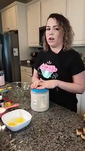 Banana bread o Bizcocho de Guineo 🍞🍌🇵🇷 Ingredientes: 1 1/2 tz de harina todo uso 1 cdta de polvo de hornear 1/4 cdta de sal 1 cdta de vainilla 1 cdta jugo de limón 6 cdas de mantequilla sin sal 2 huevos 3/4 tz de leche fresca o evaporada 4 guineos maduros 2/3 tz de azúcar Glaseado de queso crema: 1 cda de mantequilla 1/2 taza de azúcar en polvo 2 oz de queso crema 1 cdta de vainilla 2 cdas de leche | Tropical Cake Pops