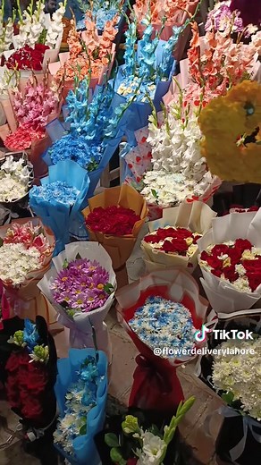 WhatsApp 03038404851 #onlineflowerdelivery #roomdecor #florist #samedaydeliveryday #1millionaudition