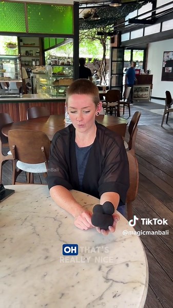 Black Banana Prank: Hilarious Street Magic in Bali