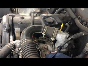 Toyota Hilux LN106 2.8 Non turbo diesel 3L engine start up + rev sound