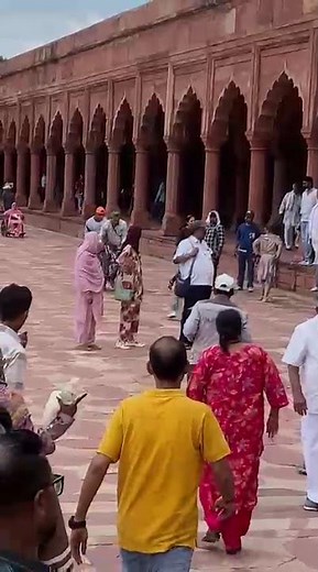 CISF Personnel Saves Elderly Tourist at Taj Mahal: A Testament to Duty and Compassion.