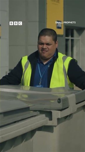 When you’ve got to get creative passing time at work - BBC