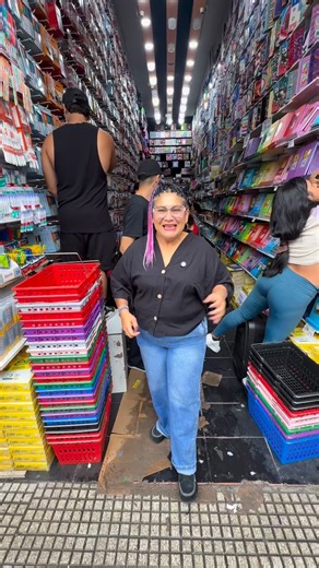 El local que todos eligen para comprar útiles escolares es @compraspor_ Su local está ubicado en once Bartolomé mitre 2775 a metros de la estación de once . Hacen envíos a todo el país a partir de 50 mil pesos. En su local vas a poder comprar por mayor y menor sin mínimo de compra. | Elyflores2020oficial