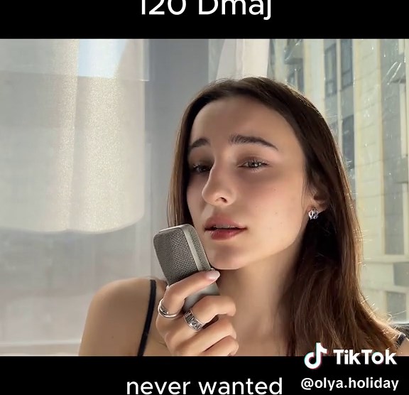 Royalty-Free Dmaj Vocal Sample for Music Production