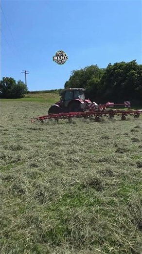 Massey Ferguson lifting hay💯😎🚜