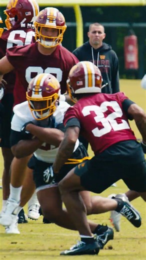 zoomin’ #nfl #commanders #football #shorts #raisehail