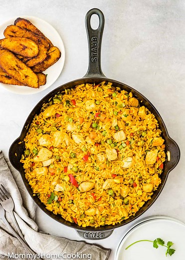 Easy and Flavorful Arroz con Pollo (Spanish-Style Chicken & Rice)