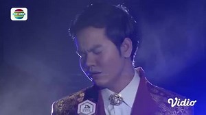 Mantap banget penampilan dari Faul tadi malam, yang membawakan lagu "Gadis Malaysia". Langsung dapat 2 SO dari para komentator loh dan juga poin tertinggi dari para juri. Yuk liat lagi aksinya berikut ini. #DAcademyAsia5 | Indosiar