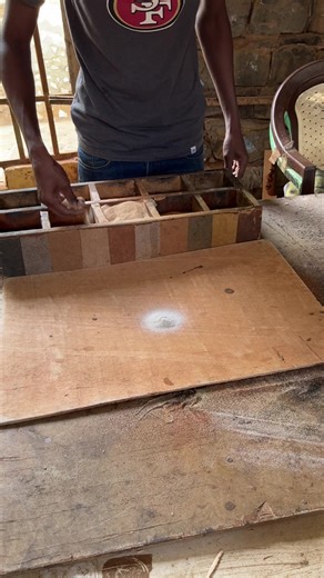 Art Sénéglais : Création de Tableaux en Sable Coloré