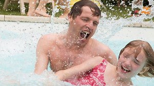 Les Chatouilles : l’histoire vraie bouleversante derrière le film